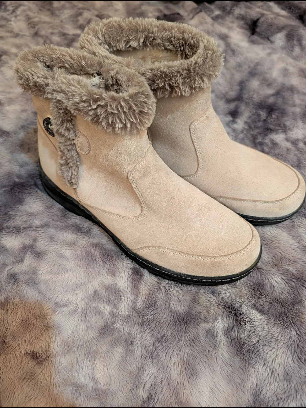 Khombu Women's Faux Fur Suede Winter Ankle Boots - Beige Size 10